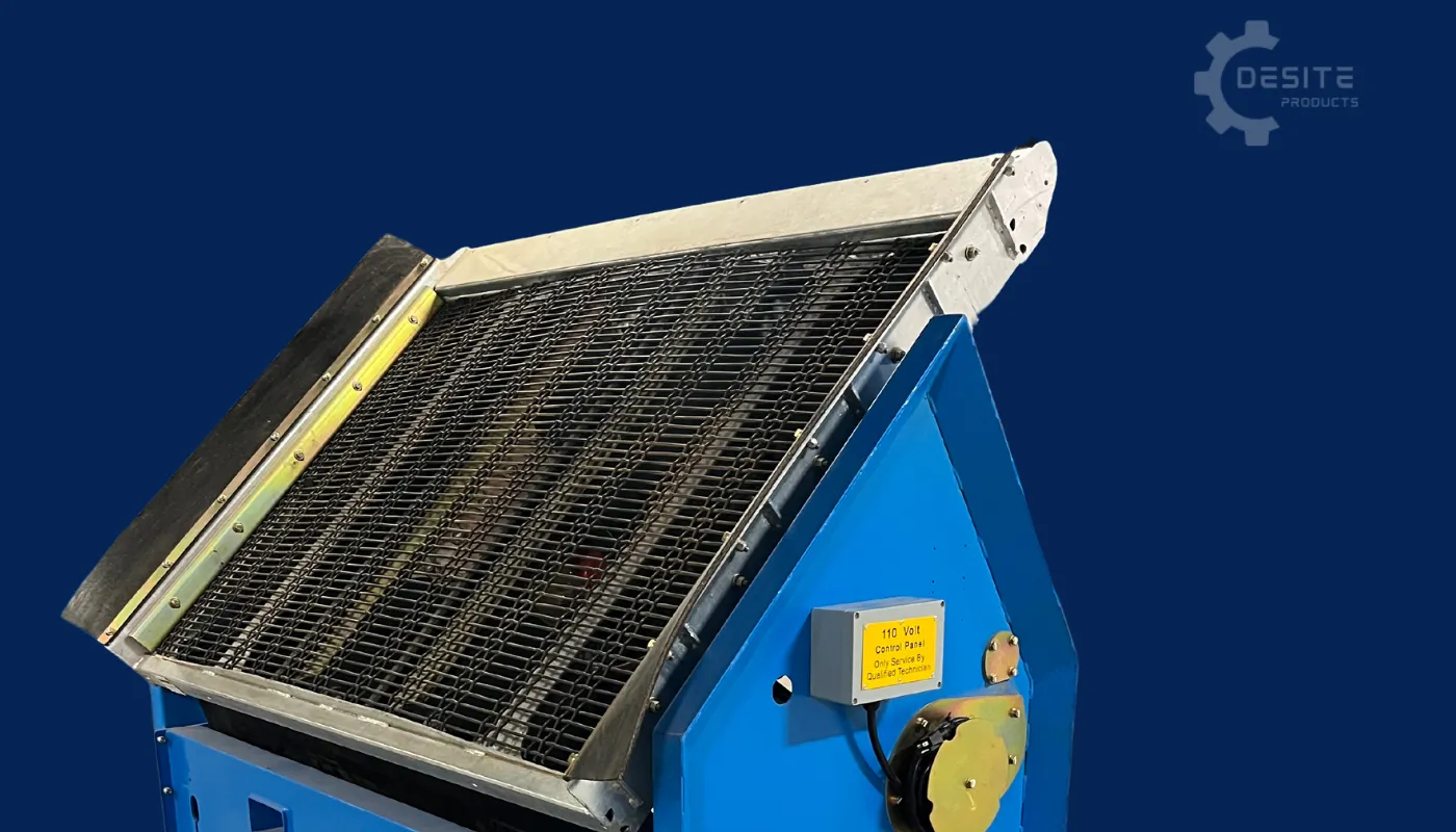 Rubber screen deck skirts side view